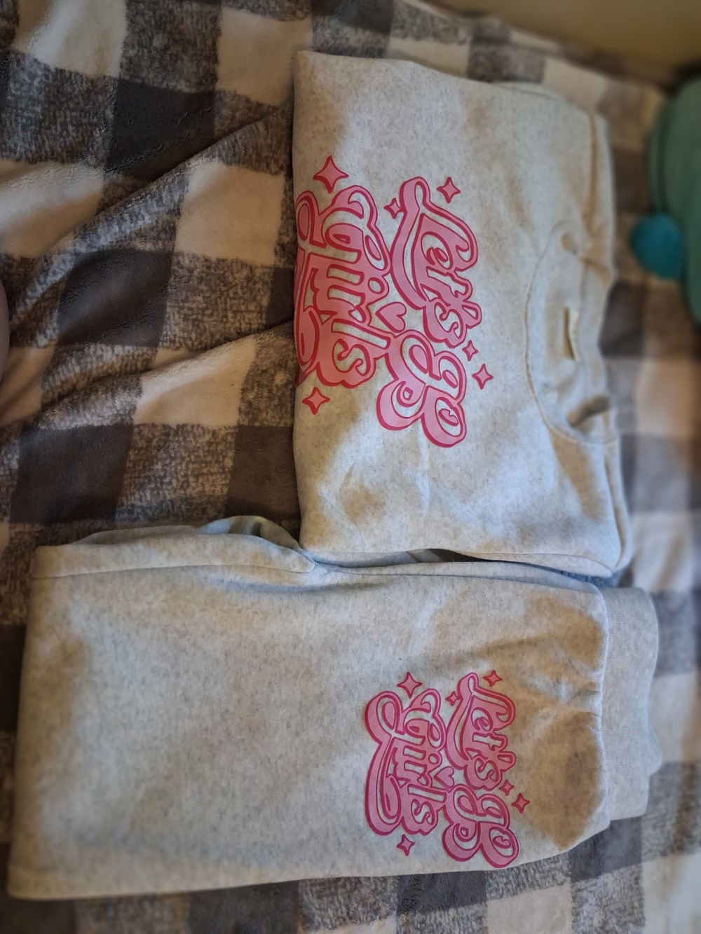 Girls' Light Gray Pink Graphic Pajama Set - Cozy Kids Sleepwear